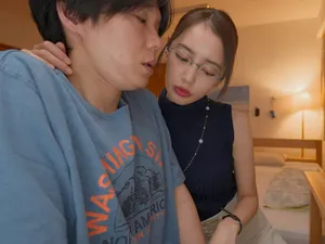 ADN-490 Những động tác lắc hông đáng xấu hổ mà chồng cô không hề hay biết